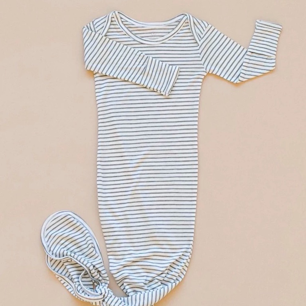 Solly Baby NB sleep gown white with black stripes